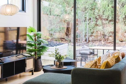 Stylish 4BR Family Townhouse With Private Courtyard - Perisher Accommodation 3