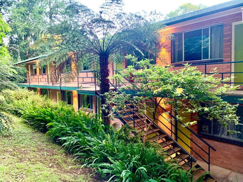 WARBURTON MOTEL - Where Mid-century Style Meets The Mountains - Perisher Accommodation 3