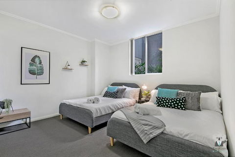 WARRICK FRAM 3 BEDS APT FREE PARKING WALK TO WESTFIELD CLOSE TO HOSPITAL NWF003 - Perisher Accommodation 2
