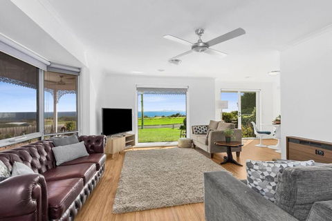 WATERFRONT - BAY VIEWS - Edgewater Springs - Perisher Accommodation 0