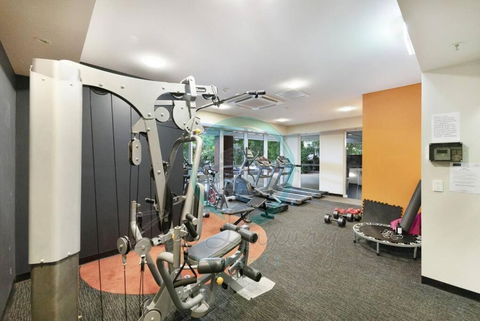 ZEN LUXURY: 2-Story 4-BR Penthouse In Darwin City With Mindal Markets & Harbour Views - Perisher Accommodation 1