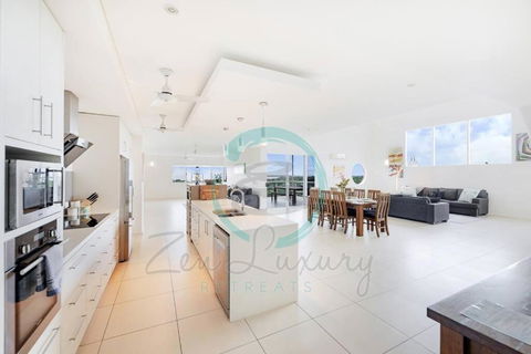 ZEN LUXURY: 2-Story 4-BR Penthouse In Darwin City With Mindal Markets & Harbour Views - Perisher Accommodation 2