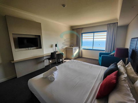 ZEN88 ESPLANADE: Hotel Suite W/ Ocean/Sunset Views - Perisher Accommodation 0