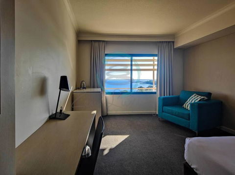 ZEN88 ESPLANADE: Hotel Suite W/ Ocean/Sunset Views - Perisher Accommodation 3