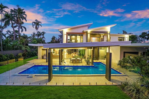 ZenLux Massive 5-BR Holiday Home - Pool - BBQ - Perisher Accommodation 0