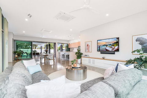 ZenLux Massive 5-BR Holiday Home - Pool - BBQ - Perisher Accommodation 2